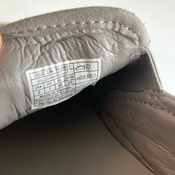 UGG Grey Suede Sheepskin Leather White Rubber Outsole Sneakers size 9 - Picture 12 of 12